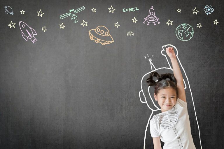 Sự thay đổi vóc dáng là dấu hiệu rõ rệt của tuổi dậy thì ở bé gái 