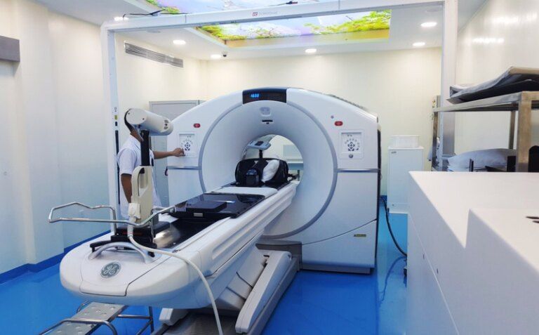 Máy móc hiện đại để phát hiện sớm ung thư phổi