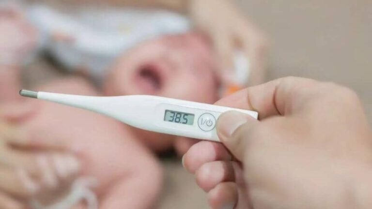 Nhiều yếu tố như thời tiết, dị ứng hoặc trào ngược có thể khiến trẻ ho về đêm
